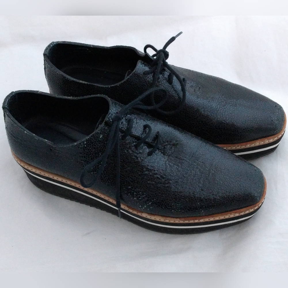 Casual chic sneakers by Liviana Conti.  - Picture 2 of 5